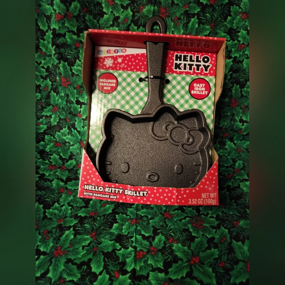 Hello Kitty Cast Iron Skillet NWT